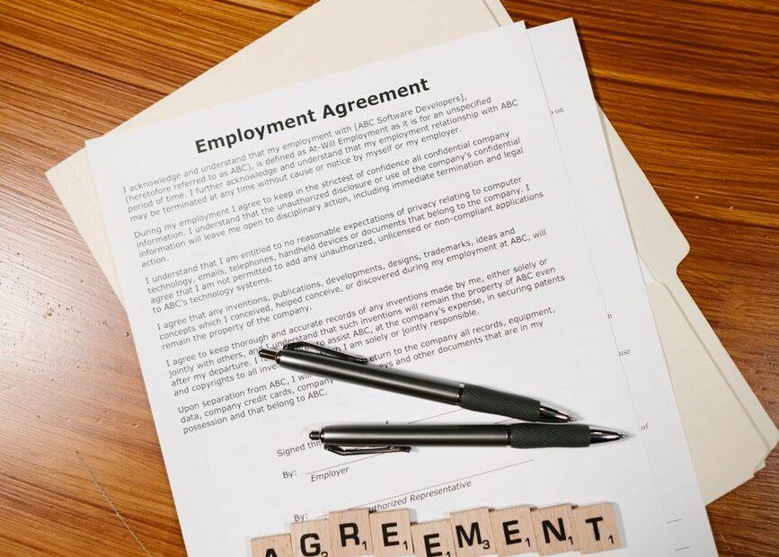 Illustration of The Difference Between Short-Term and Long-Term Unemployment Planning