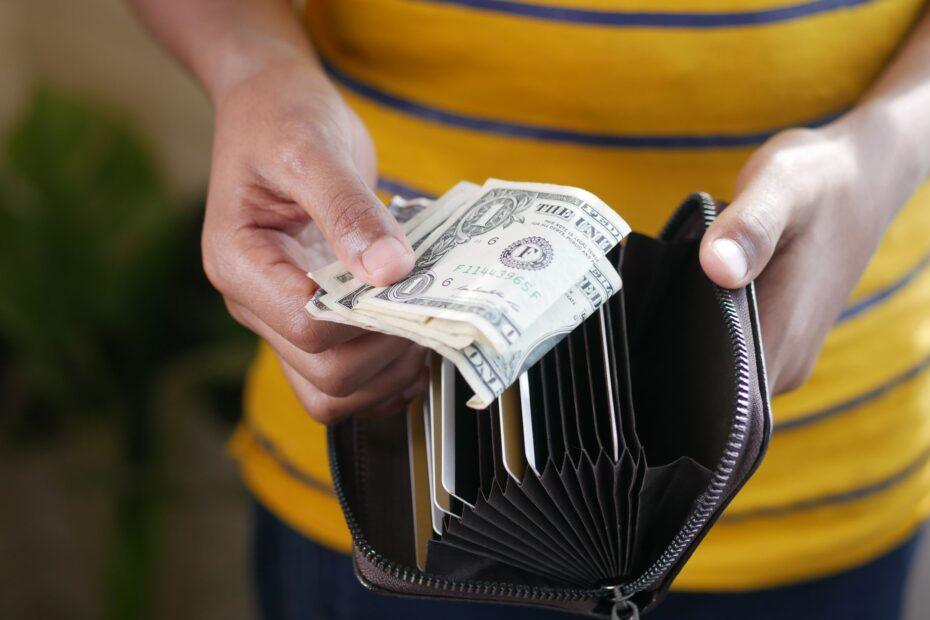 Illustration of The Everyday Habits Behind Avoiding Lifestyle Inflation After Getting Rehired