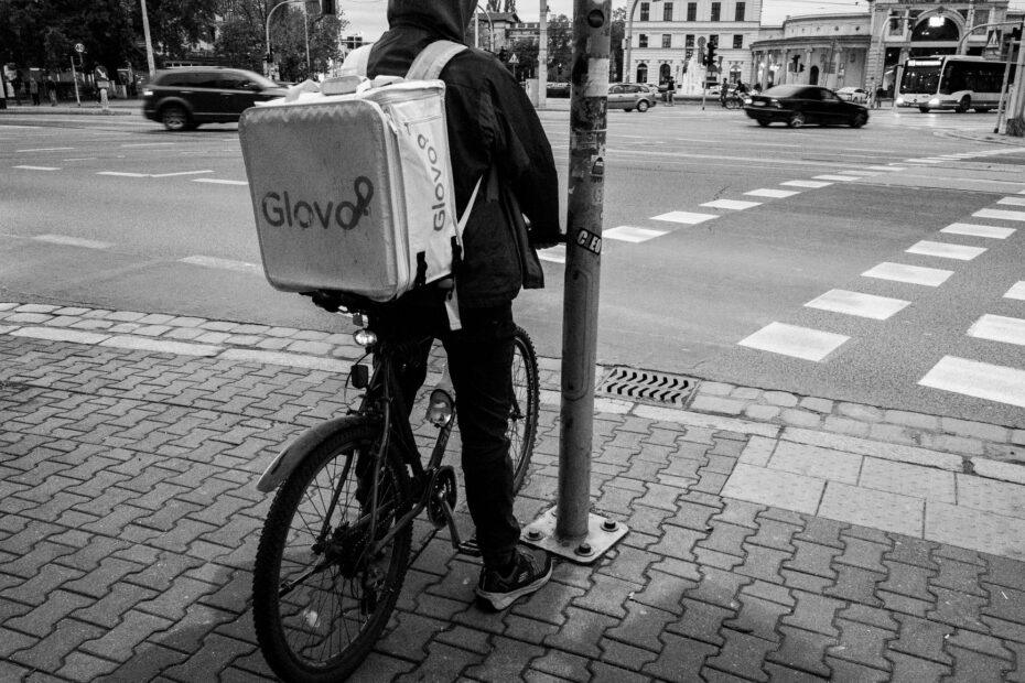 Illustration of Why Gig Economy Platforms Became a Common Bridge Income Source